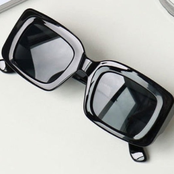 Cramilo Eyewear Accessories - Retro Square Vintage Bold Black Fashion Sunglasses